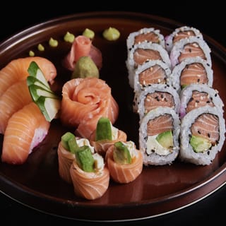 Sake (20 Pieces)